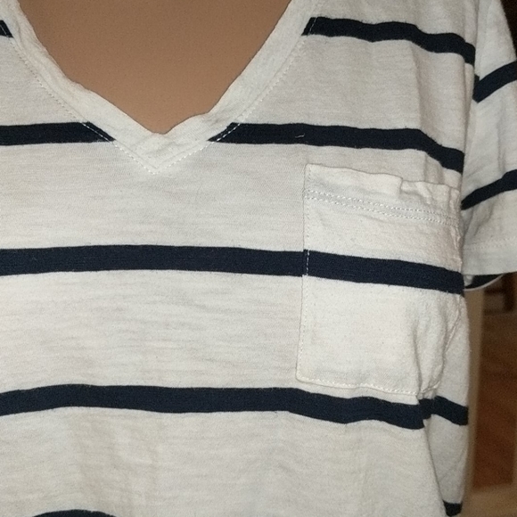 Madewell Women’s Short Sleeve V-Neck Navy and White Stripe Tee Shirt Size Small - Picture 4 of 5